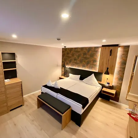 Akzent Tietmeyer & Cross Side 4*