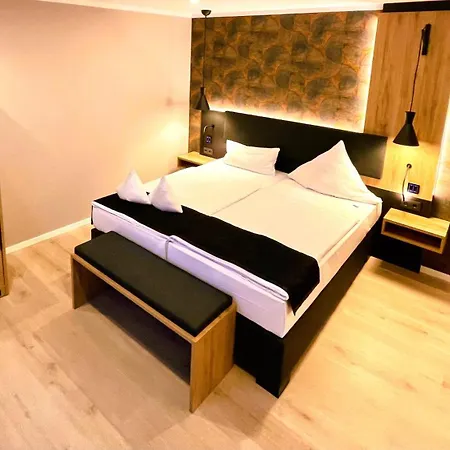 Akzent Tietmeyer & Cross Side מלון